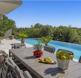 Luxury 4-Bedroom Villa with generous sized Infinity Pool near Buje, Istria. Sleeps 8